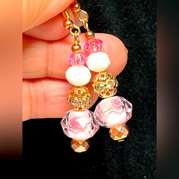 ⭐️🎁OMG the prettiest pink and white -Swarovski earrings-rhinestone - Picture 1 of 8